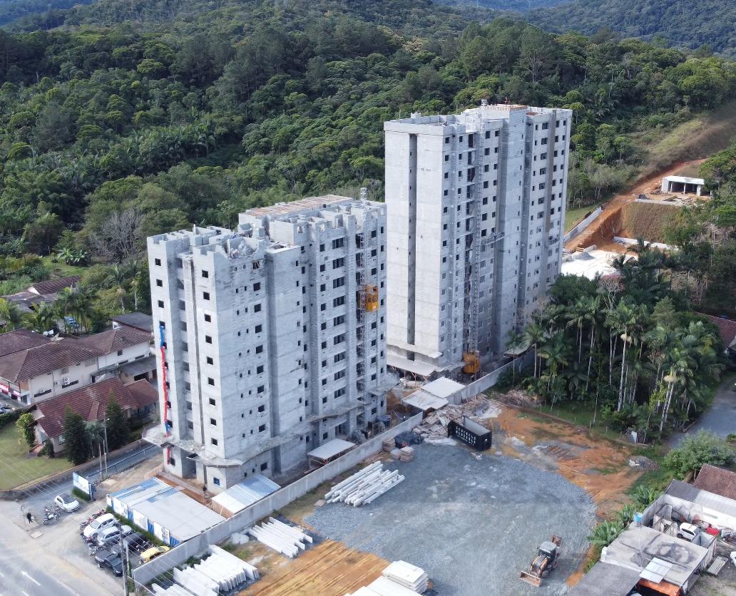Apartamento em construção com lazer completo em Itoupava/SC